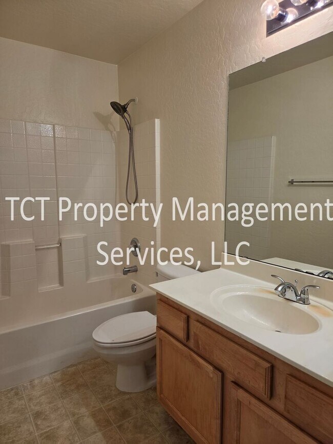 Building Photo - Great 2 Bed, 2 Bath with Open Floor Plan!