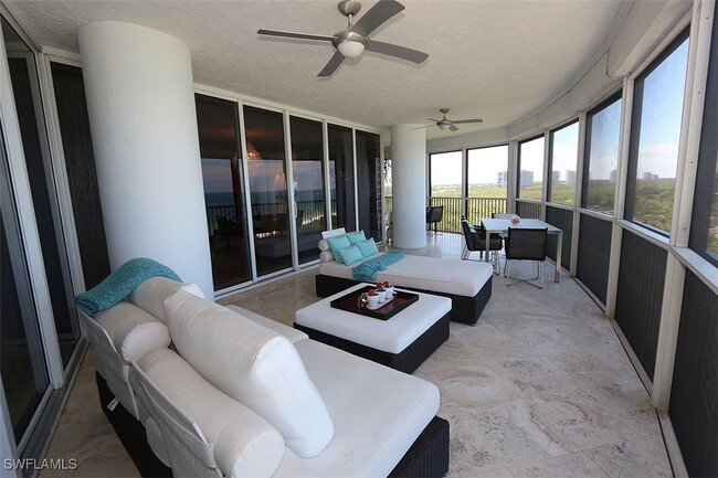 Foto del edificio - 8665 Bay Colony Dr