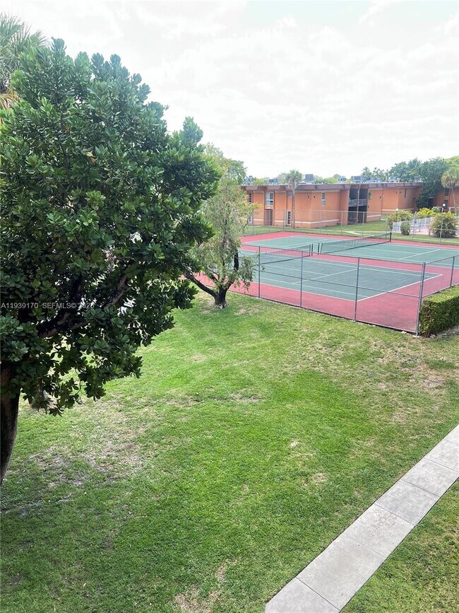 Foto del edificio - 9403 SW 76th St