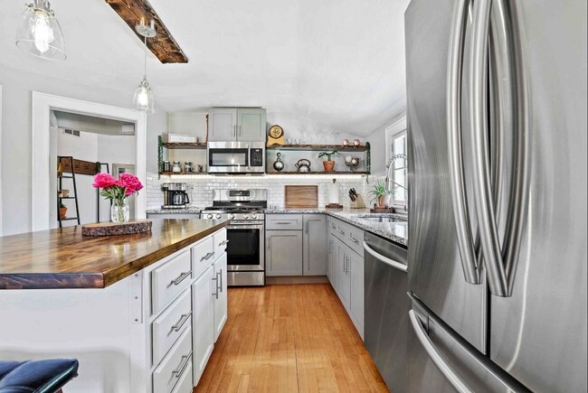 Foto del edificio - 2162 N 72nd St