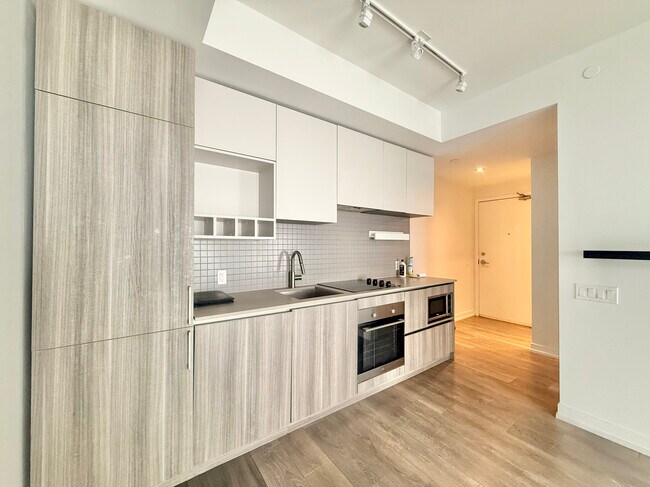 Photo du bâtiment - 2 BED - 2 BATH - CONCORD - CONDO