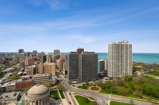 Building Photo - 2650 N Lakeview Ave