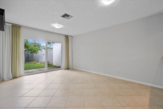 Building Photo - 258 Palmetto Ct