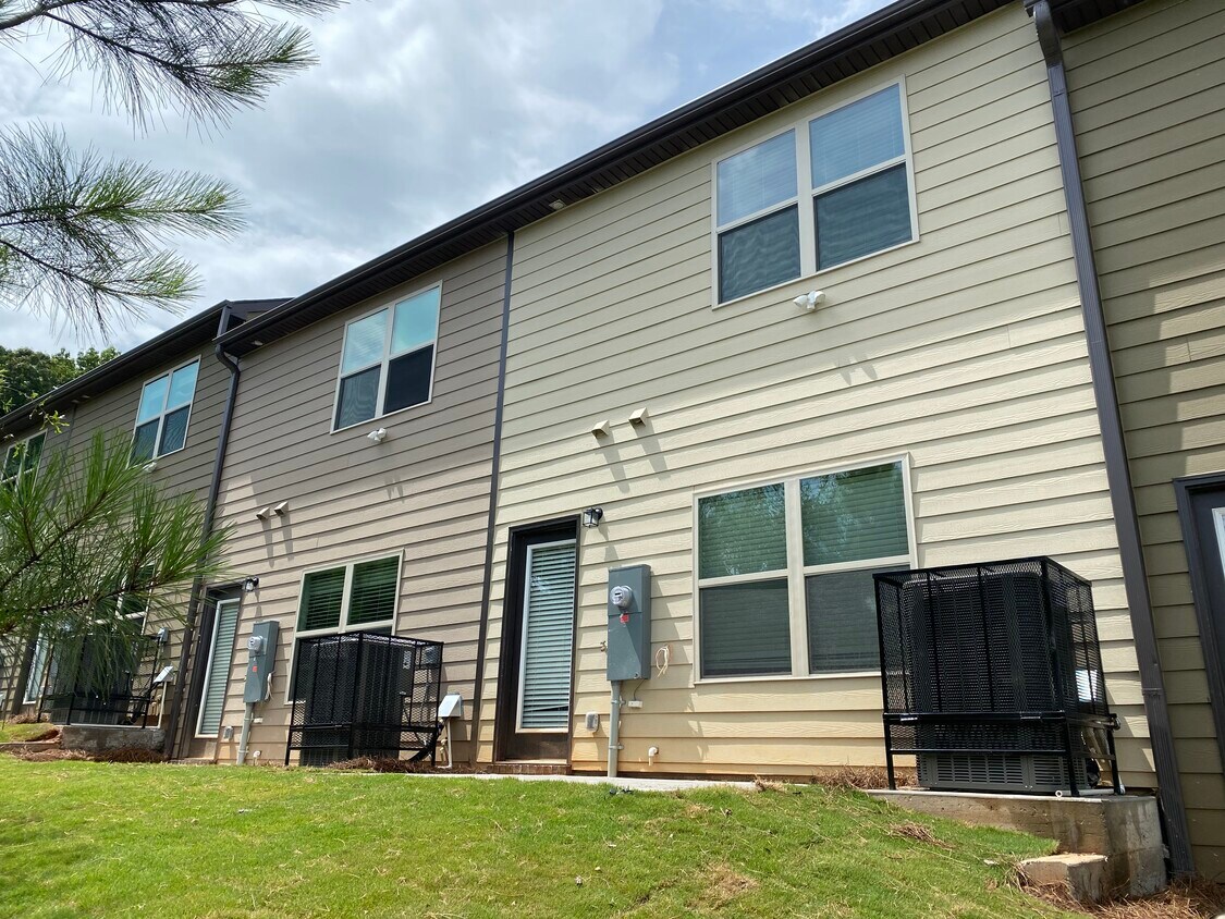 2464 Bayrose Cir, East Point, GA 30344 Townhome Rentals in East Point