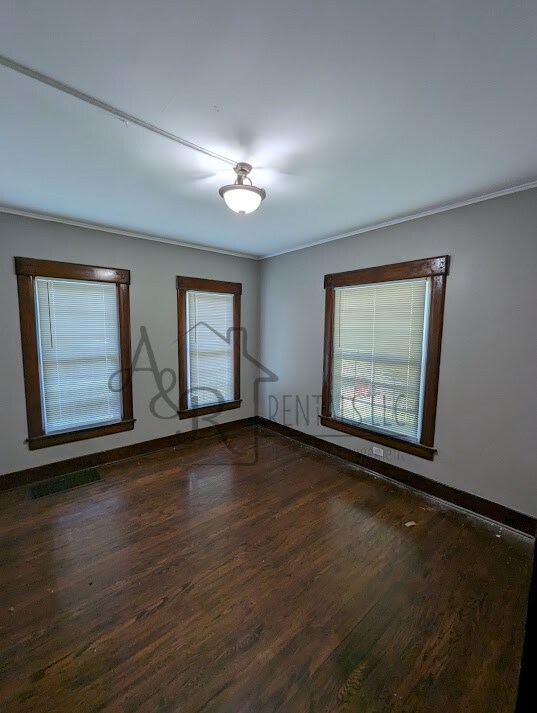 Foto del edificio - 1401 S Elm St