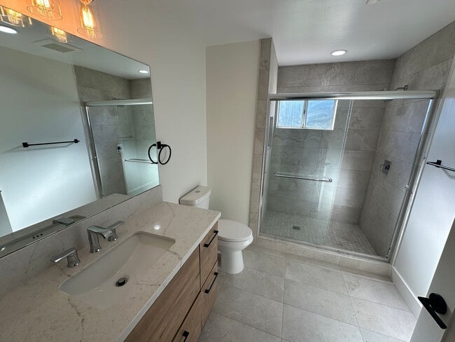 Building Photo - 5244-5244 E Falls View Dr