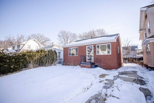 Building Photo - Beautiful Two bedroom home available for rent!