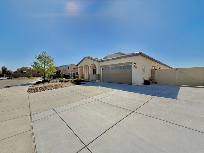 Foto del edificio - Cul-de-Sac Living in Sagewood | 4 Bed Home with INCLUDED Solar & RV Parking