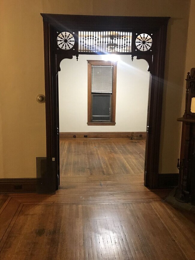 Foto del edificio - Precious 5 Bedroom 2 Bathroom Home in Sout...