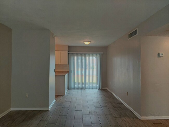 Building Photo - Lake Bentley Shores Condo- Unit C-3 Locate...