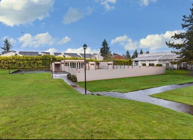 Piscina/pista de tenis/cabaña - 25446 106th Ave SE