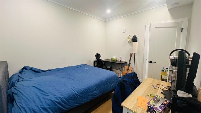 Foto del edificio - 13 Greylock Rd