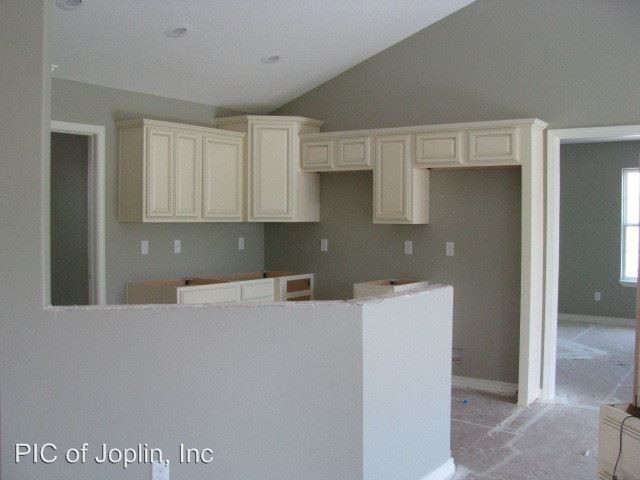 Building Photo - 1215 Roland Ave