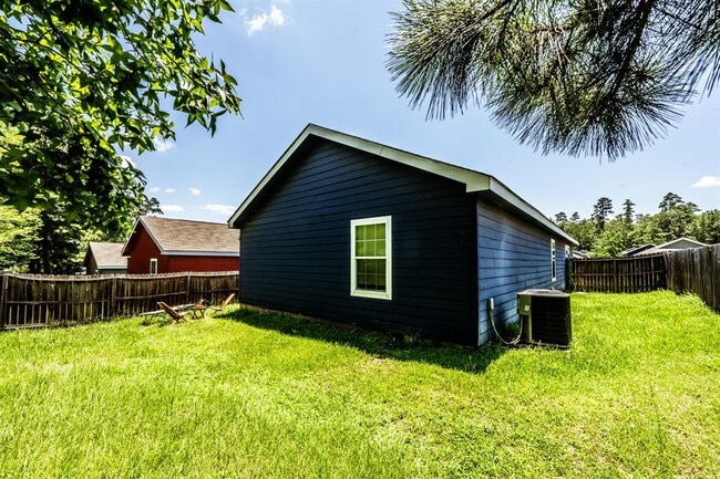 Building Photo - 132 Varsity Cir