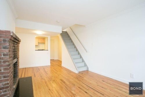 Foto del edificio - 402 E 83rd St
