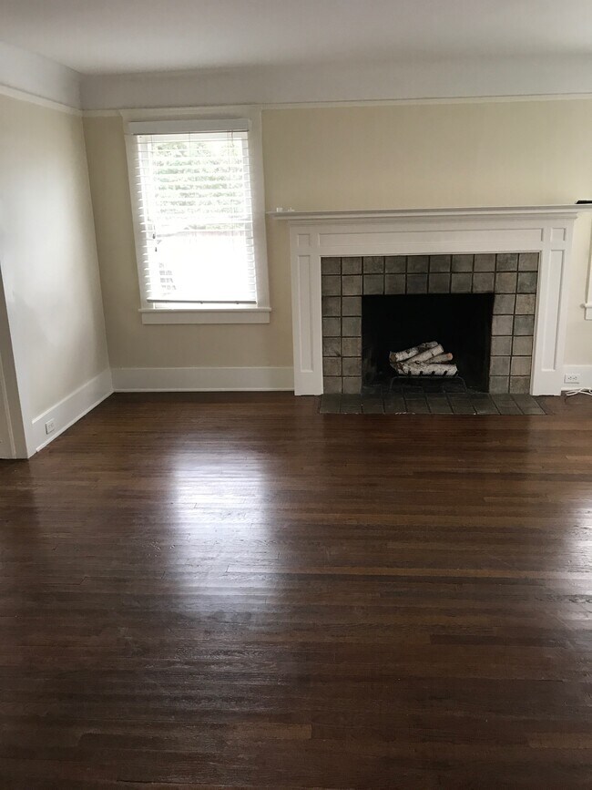 Living Room - 914 S Los Robles Ave