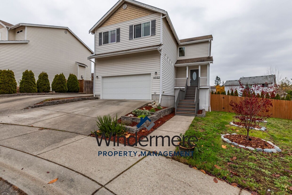 Primary Photo - Two story 4 bedroom 2.5 bath Home.