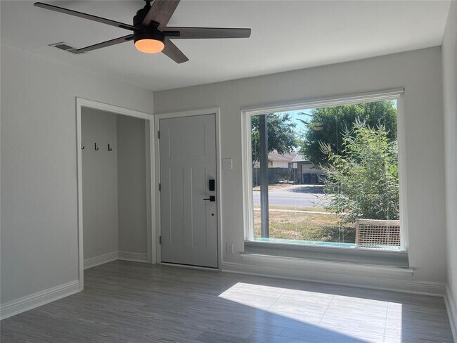 Building Photo - 1304 Turtle Creek Blvd