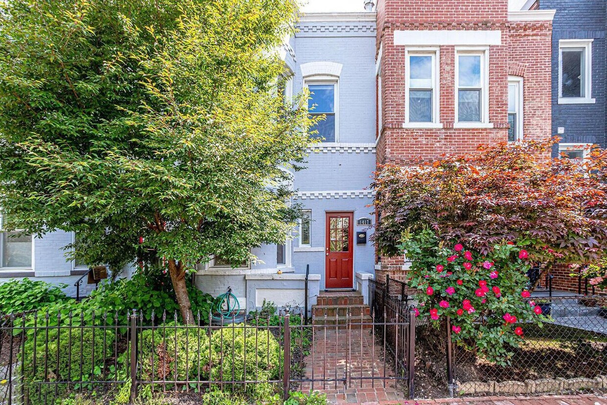 Primary Photo - 1417 G St NE