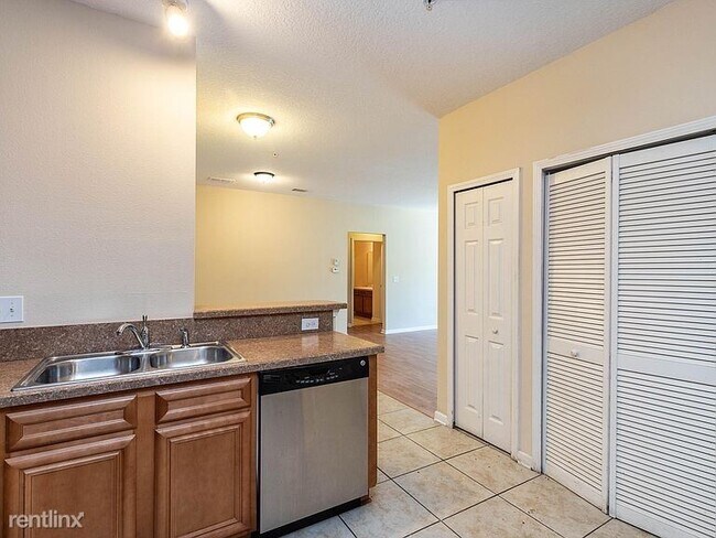 Building Photo - 6935 Ortega Woods Dr