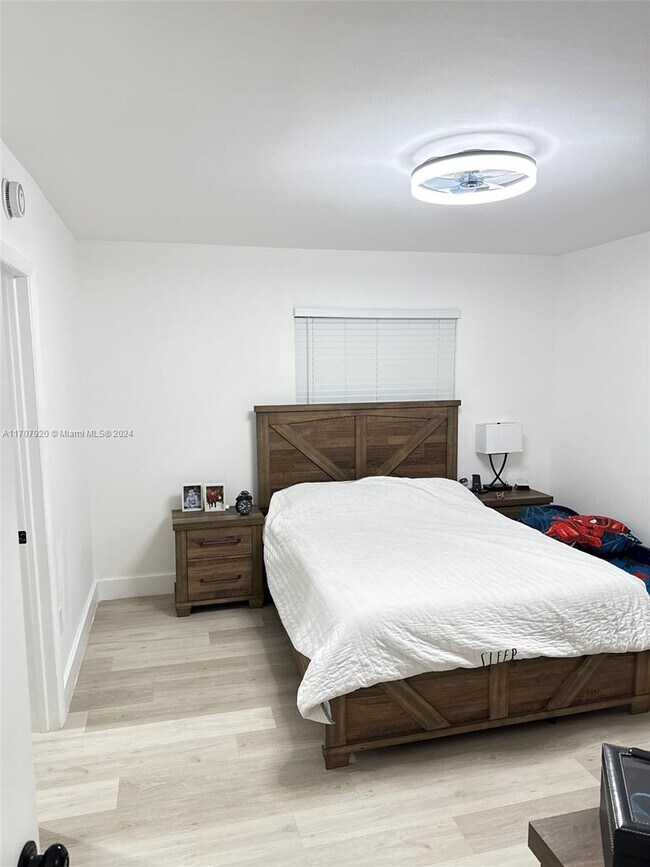 Foto del edificio - 1330 W 54th St
