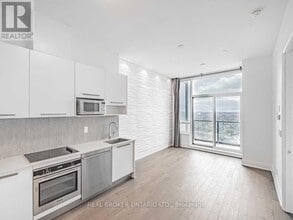 Building Photo - 36 Park Lawn Rd