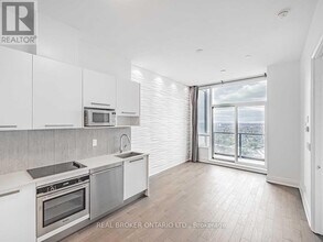 Building Photo - 36 Park Lawn Rd