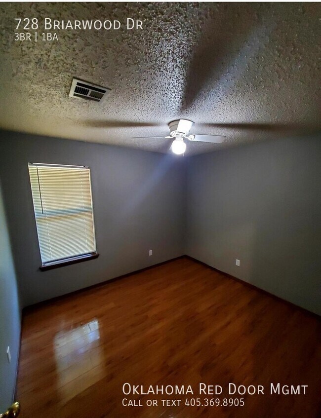 Foto del edificio - 728 Briarwood Dr