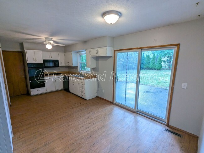 Building Photo - Charming 3 Bedroom Brick Ranch in Vermilion