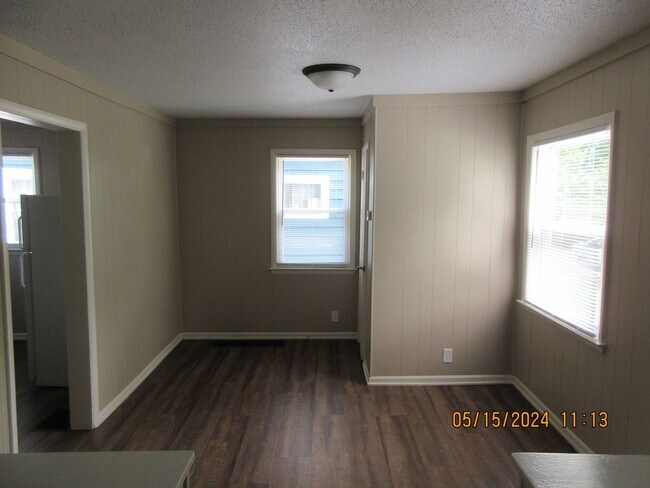 Foto del edificio - 2501 Oakridge Rd