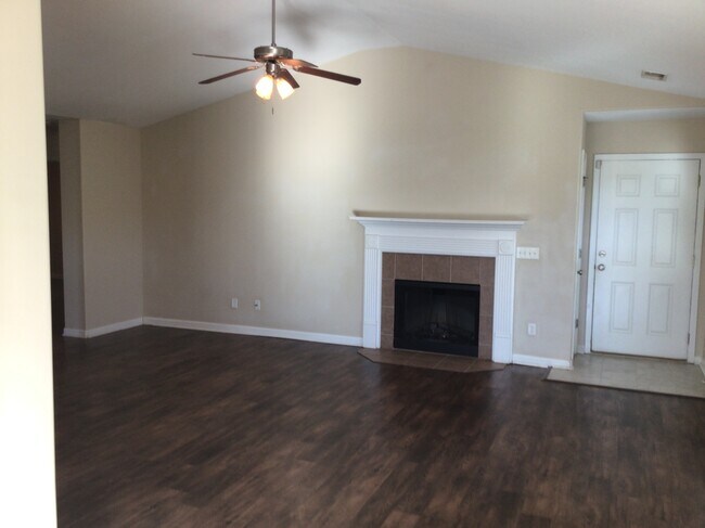 Building Photo - 117 Lake Pointe Drive