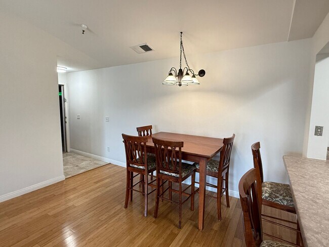 Building Photo - 2 Bedrooms with 2 Bathrooms at the Edge at...