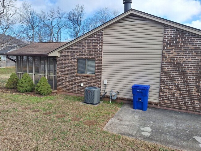 Foto del edificio - Hard to find Rancher!