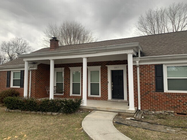 Building Photo - 2917 Mere Dr