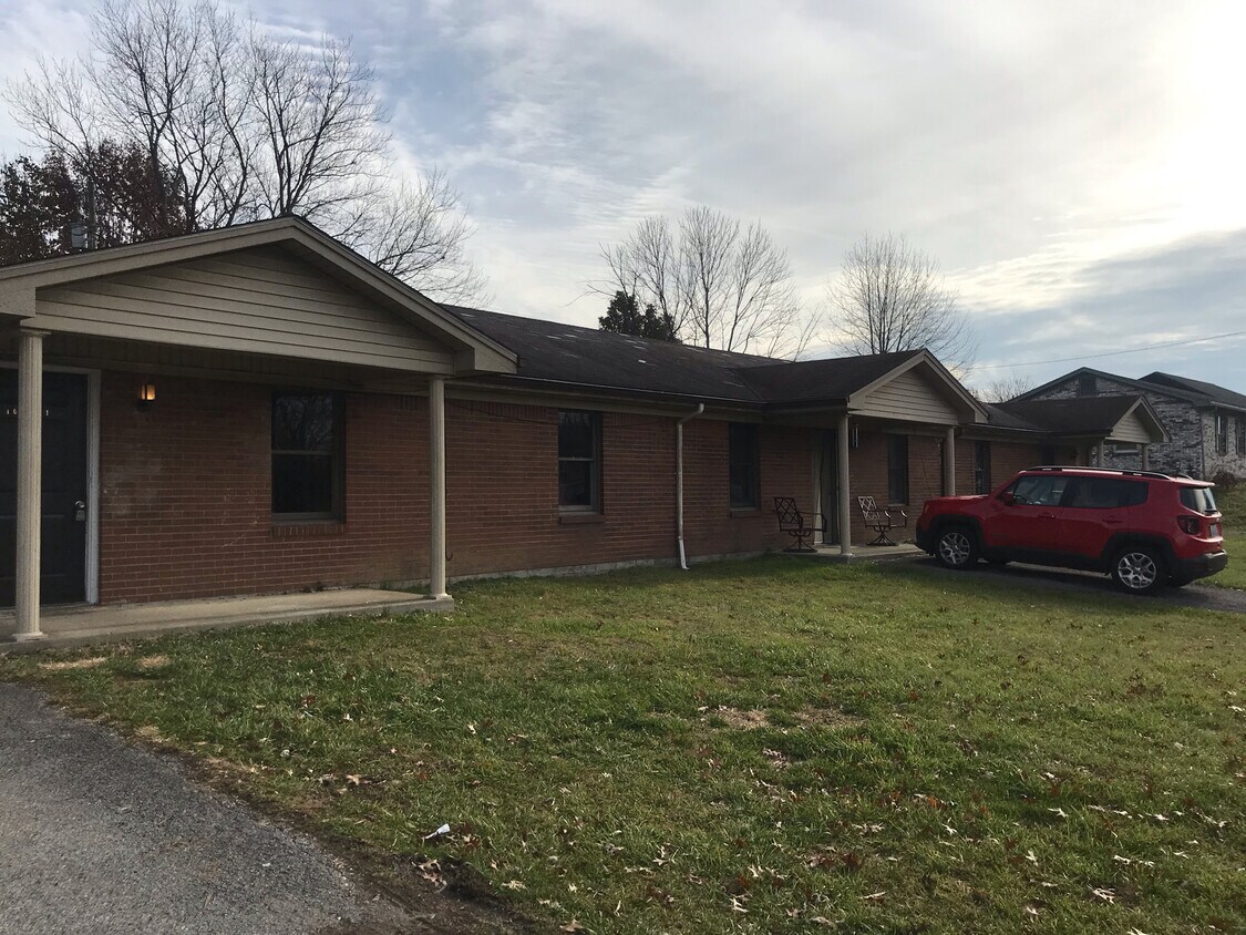 Primary Photo - 104 Bluebird Ct