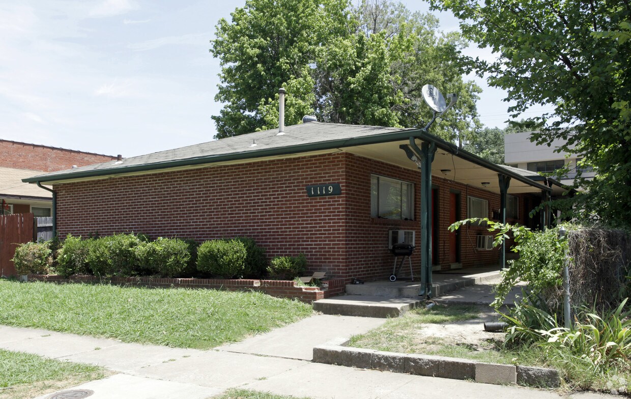 Primary Photo - 1119 S Rockford Ave