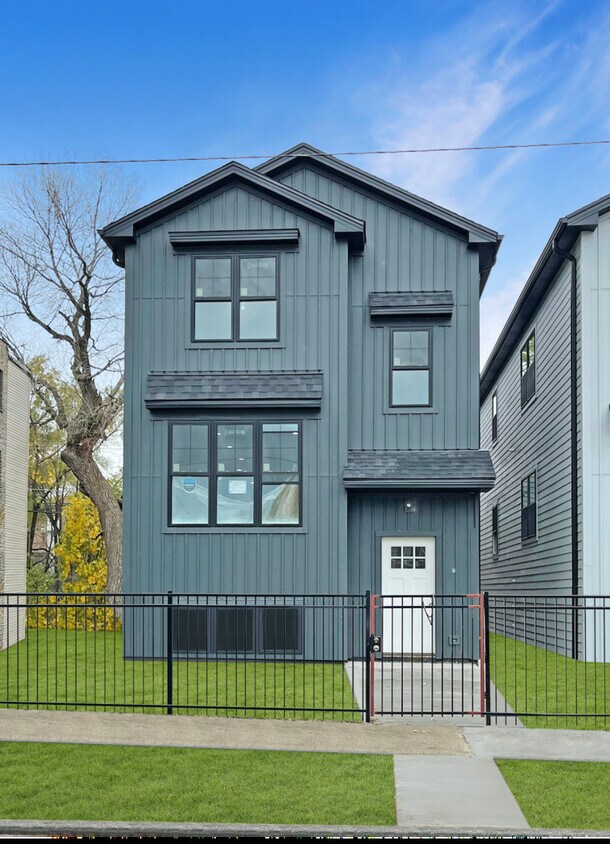 Primary Photo - 6418 S Champlain Ave