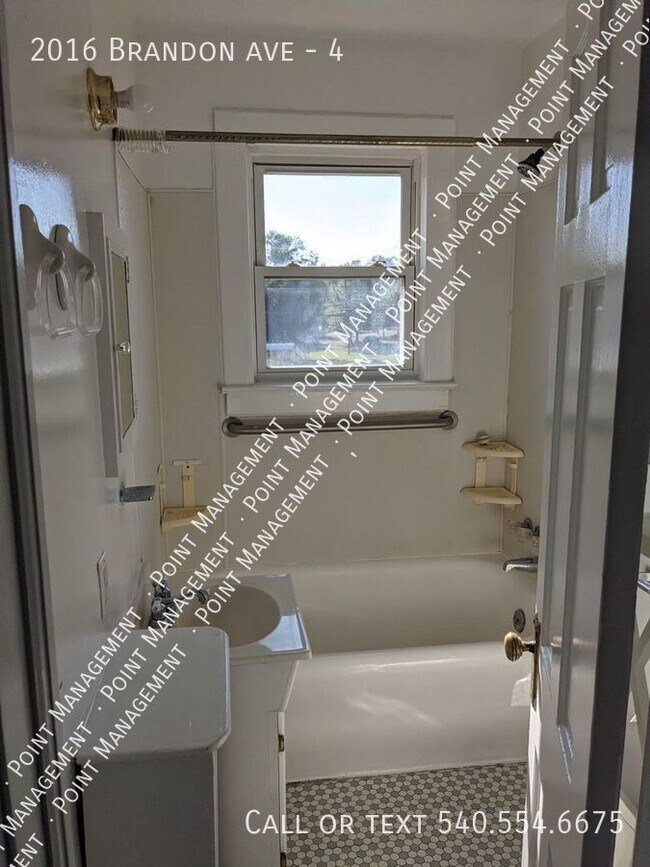 Foto del edificio - Quiet 2 bed 1 bath in Raleigh Court