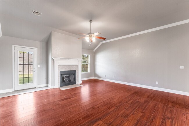 Foto del edificio - 521 Redbud St