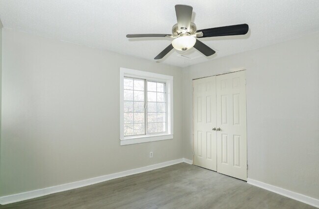 Building Photo - Charming 2-Bed Oasis with Modern Comforts in Atlanta's Heart!