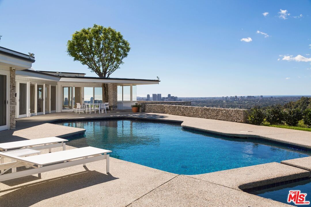 Foto principal - 1174 N Hillcrest Rd