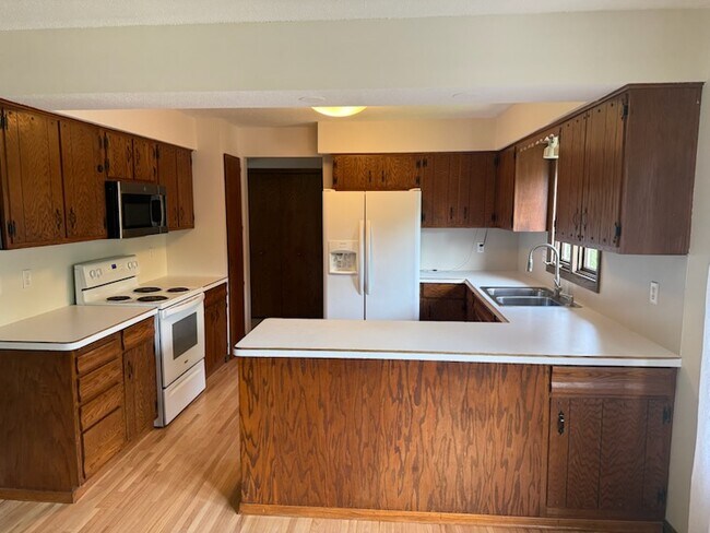 Building Photo - 276 Palomino Dr S