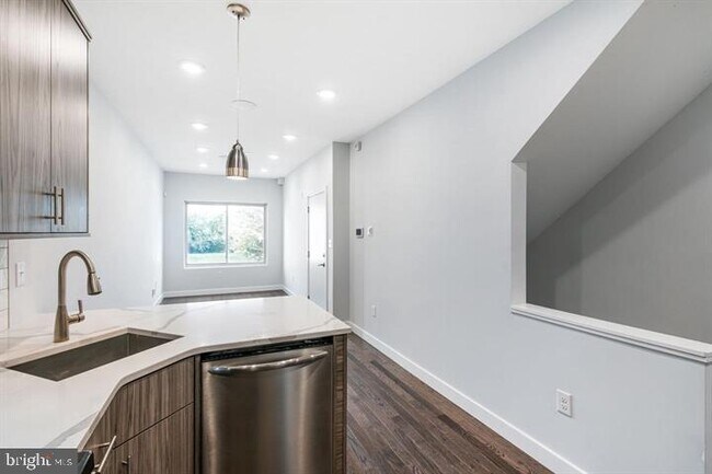 Foto del edificio - 1752 N Marshall St