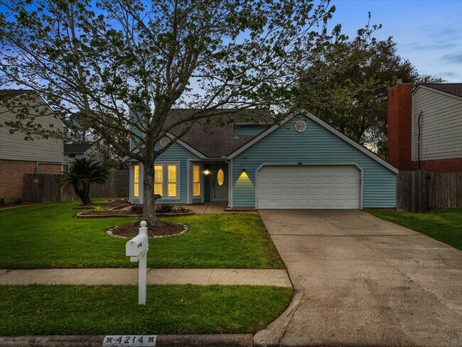 Foto del edificio - 4214 Fernside Dr