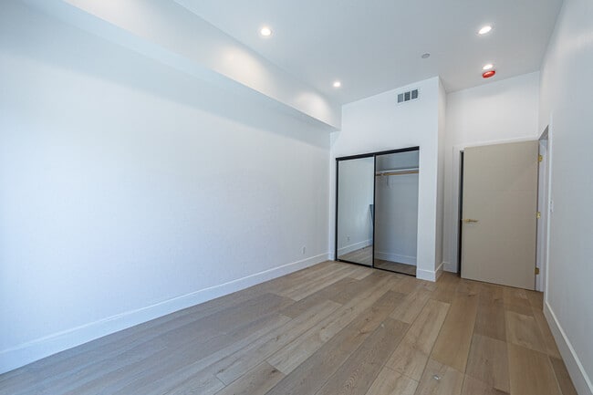 Building Photo - 242 N Dillon St