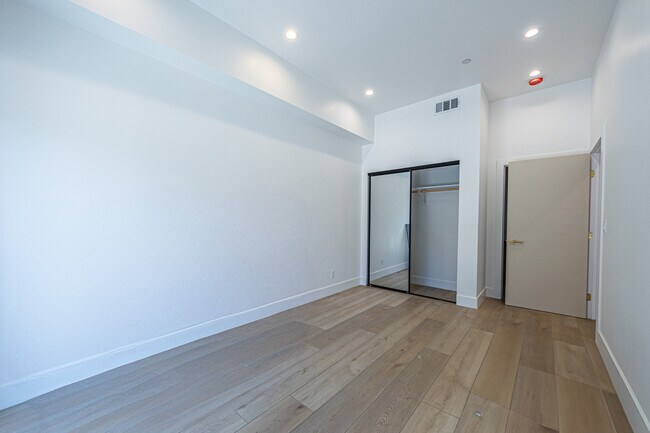 Foto del edificio - 242 N Dillon St