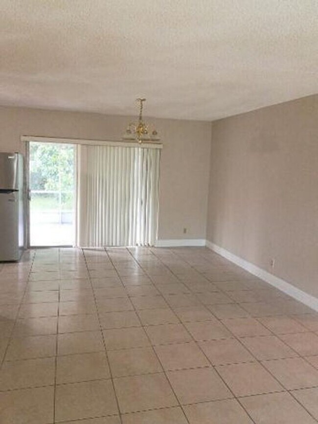 Foto del edificio - 6761 NW 24th Ct