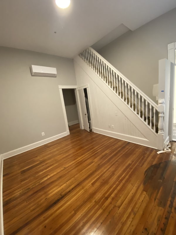 Building Photo - 911 S Ellwood Ave