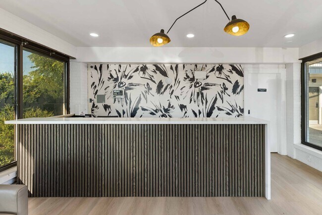 Photo du bâtiment - 7701 Lundy's Ln