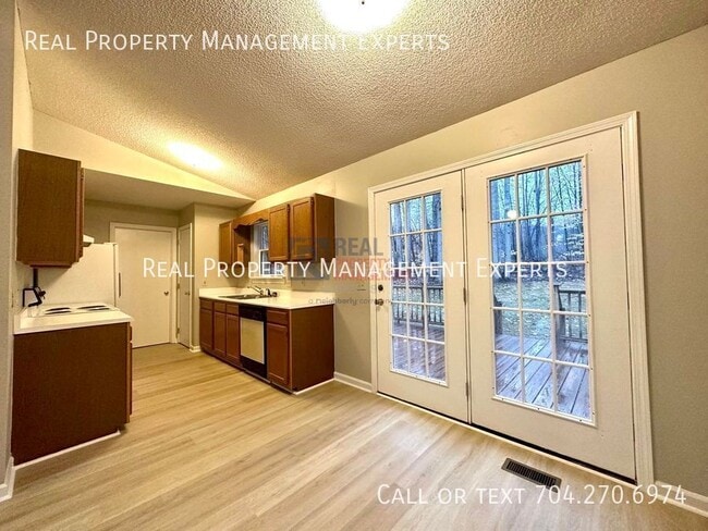 Building Photo - 174 Overcreek Rd